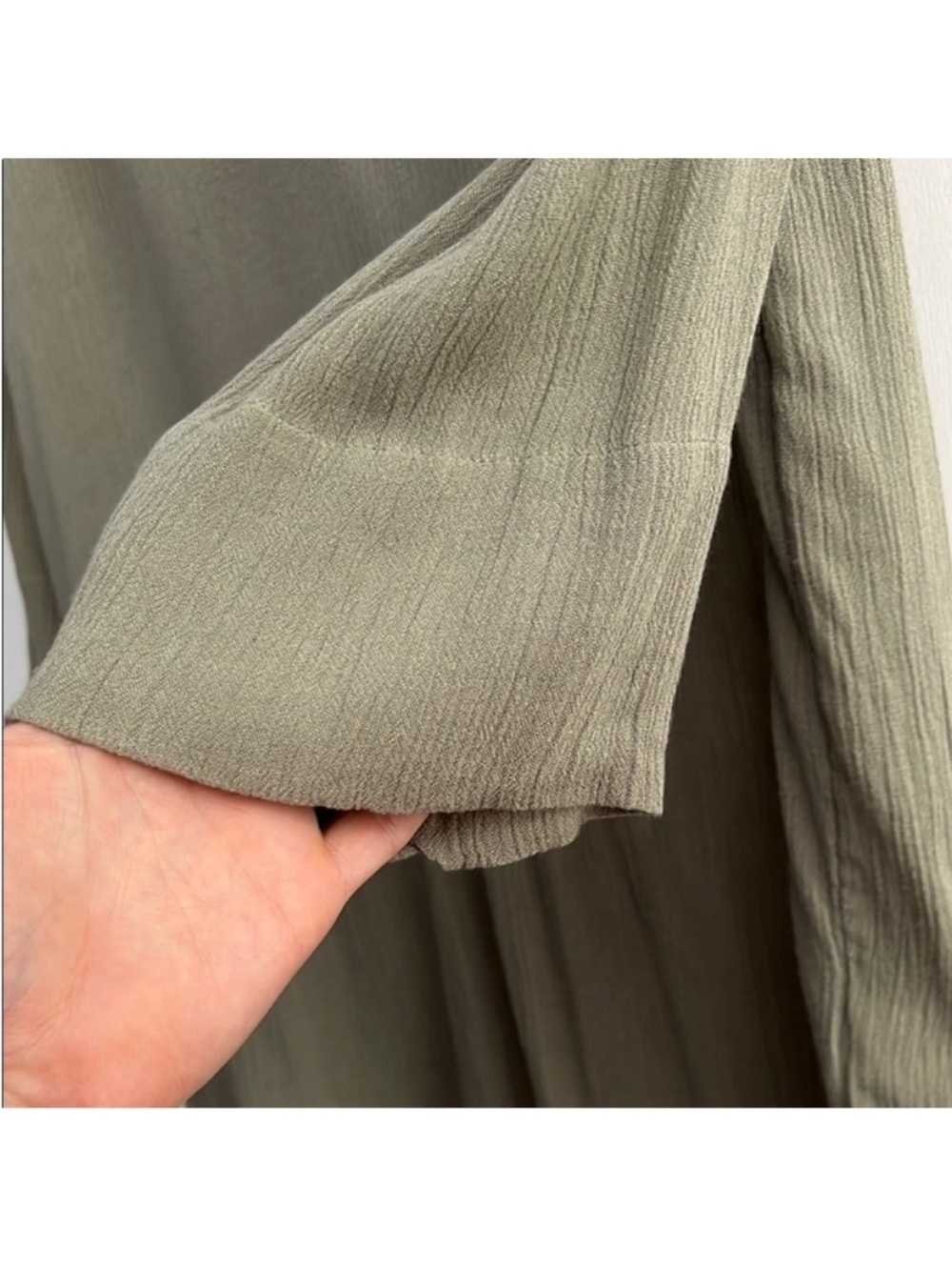 Roots • Women’s XS • Relaxed Fit • V-Neck 3/4 Sleeve Blouse • Sage Green - Picture 6 of 8